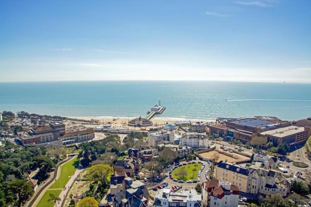Bournecoast - Stylish Flat With Balcony - Sea Glimpses - 10 Min Walk To Beach - Parking - Wifi - Fm8405 บอร์นมัธ ภายนอก รูปภาพ